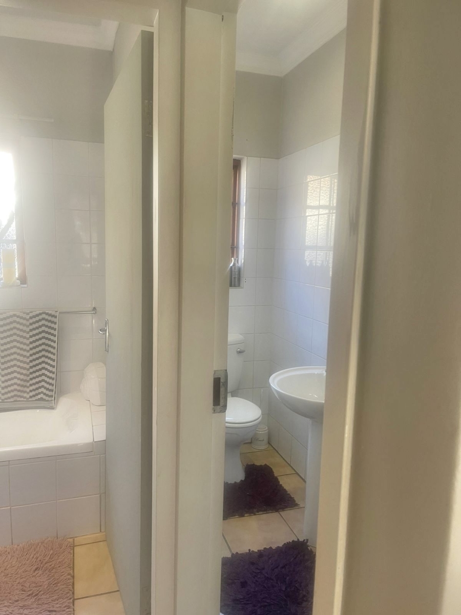 To Let 3 Bedroom Property for Rent in Melodie North West